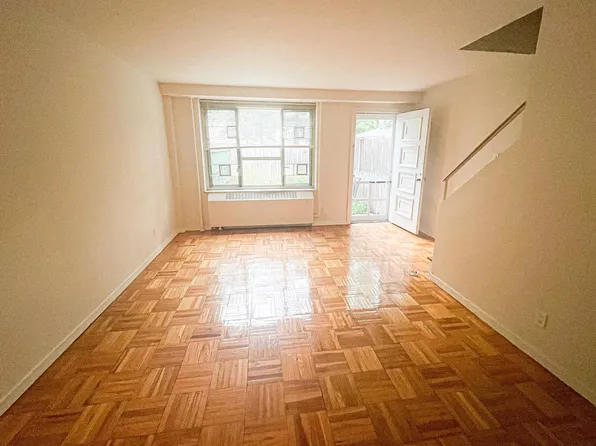 (undisclosed Address), Fresh Meadows, NY 11365