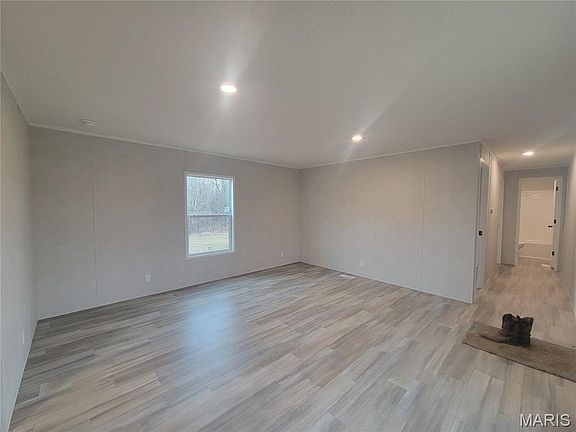 5th image of 130 Madison Rene Ave