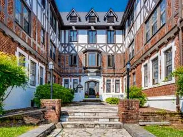 701 W Locust St APT 36, Johnson City, TN 37604
