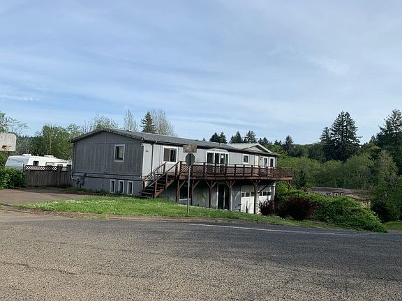 3rd image of 1270 NE Canyon Dr