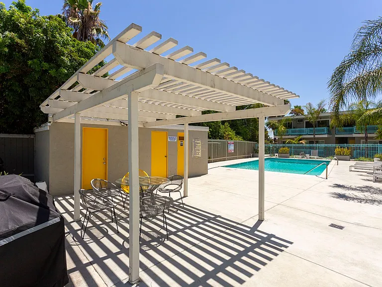 Grossmont Apartments — Photo 11