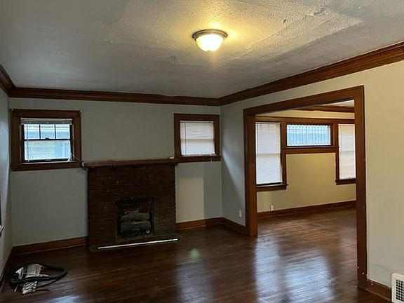3rd image of 5604 Forest Ave