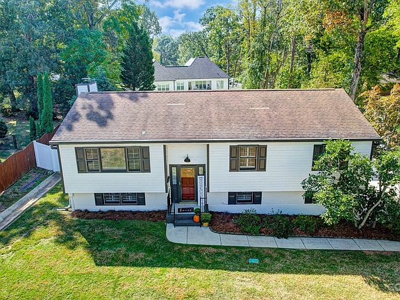 3rd image of 222 Dogwood Dr