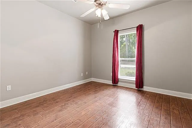 711 Lionel Ct — Photo 13