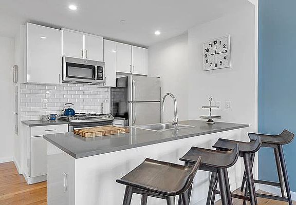 5th image of 210 E 121st St #5Y