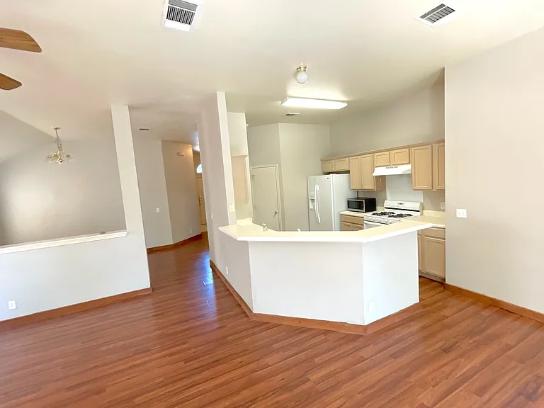 218 Sunshadow Dr — Photo 9