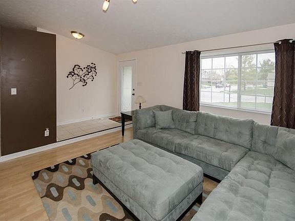 4th image of 165 Southridge Ln