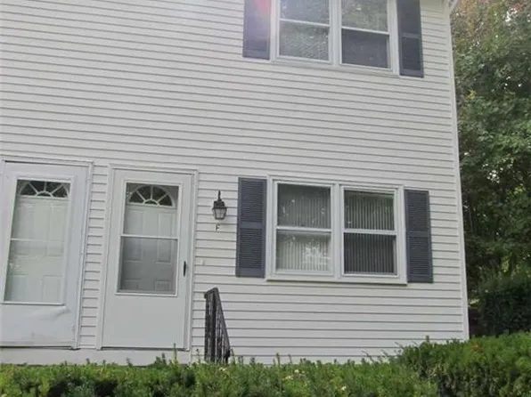 325 Washington St, West Warwick, RI 02893