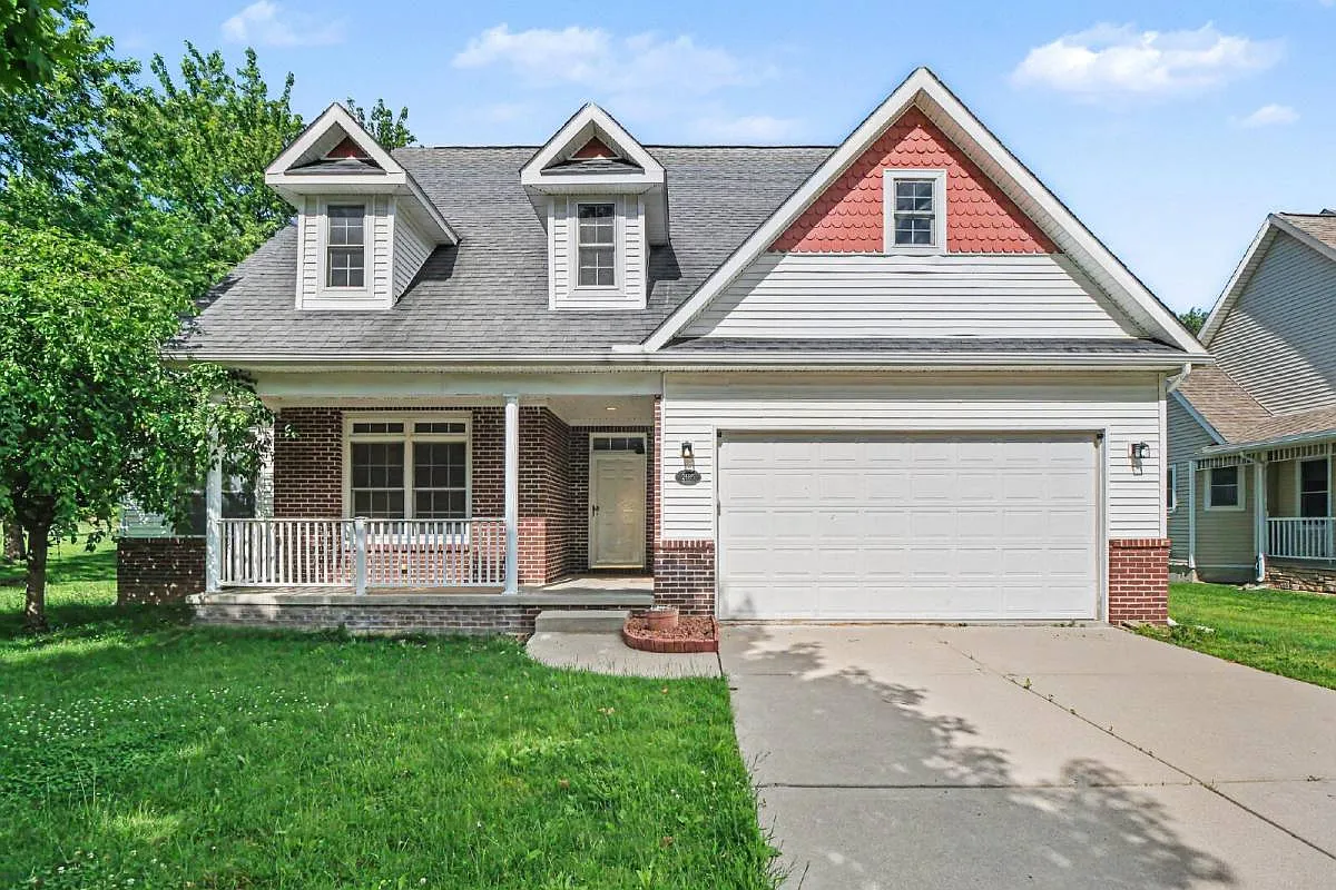 2685 Diane Marie Court in Waterford, MI 48329 — Photo 2