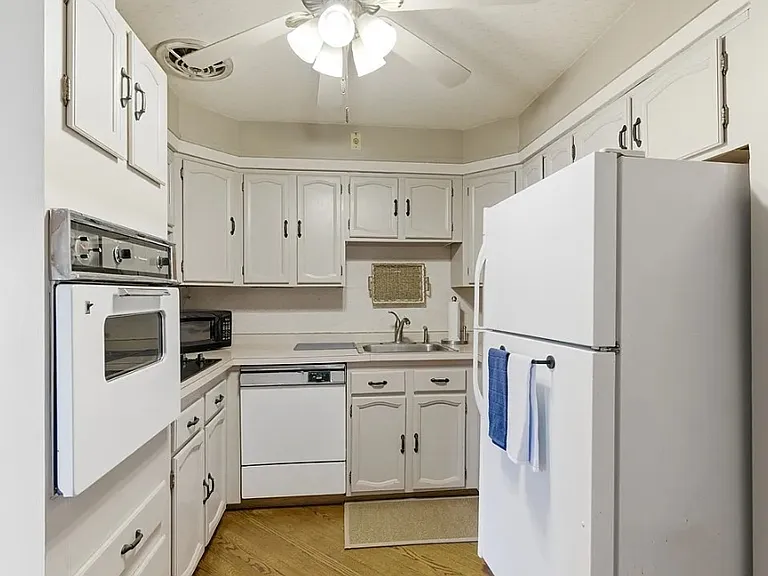 144 N Dithridge St #814 — Photo 2