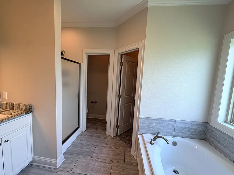 3520 Windwood Cir — Photo 29