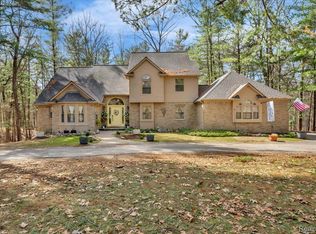 573 Nakomis Trl, Lake Orion, MI 48362