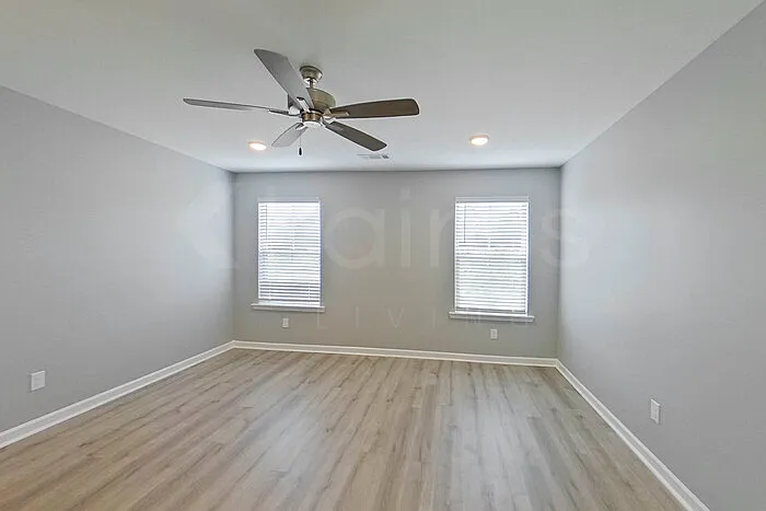 391 Angela St — Photo 15