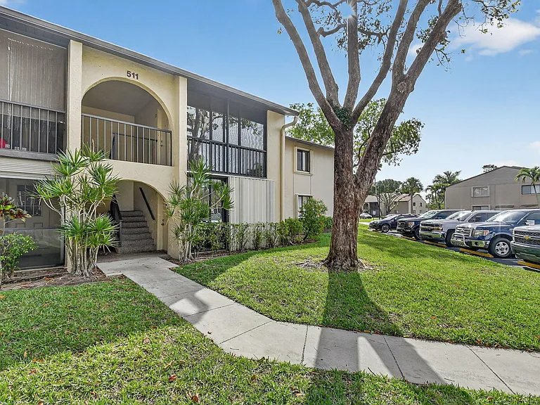 511 Shady Pine Way #D2 — Photo 2