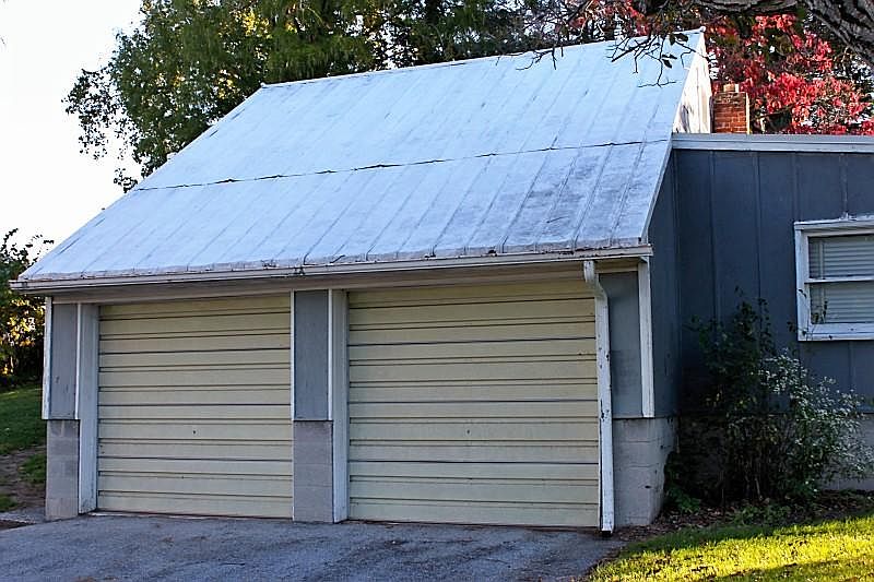 2nd image of 1515 Seven Valleys Rd