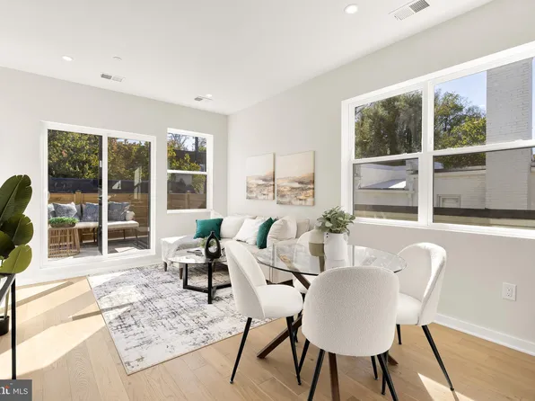 2606 41st St NW #Penthouse, Washington, DC 20007