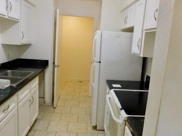 9797 Leawood Blvd APT 402, Houston, TX 77099