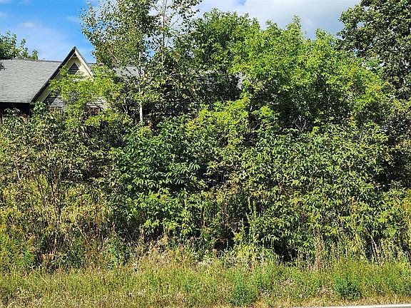 2nd image of 1058 Exeter Rd