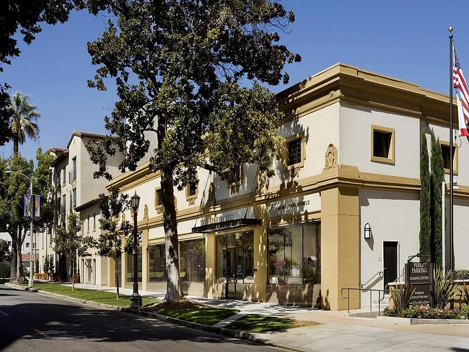 Building Photo 3