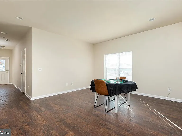109 Splendor Garden Way — Photo 7
