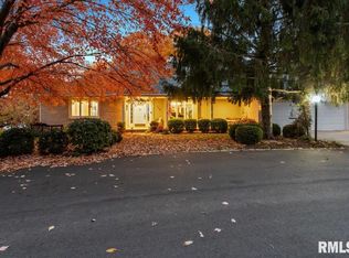 136 Star Rim Dr, East Peoria, IL 61611