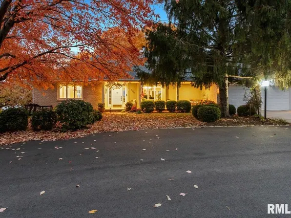 136 Star Rim Dr, East Peoria, IL 61611