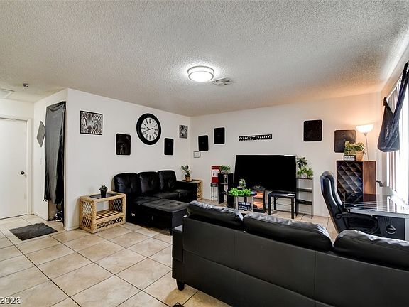 5th image of 4300 N Lamont St APT 243