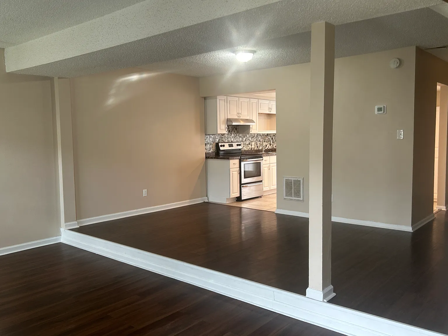 3 bed, 2.5 bath, 1307 sqft, $2,195 — Photo 2