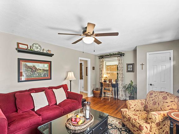 5th image of 400 Woodland Dr