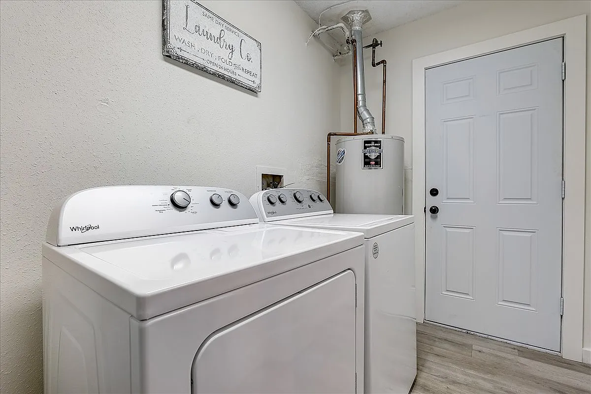 2 bed, 980 sqft, $1,950 — Photo 2