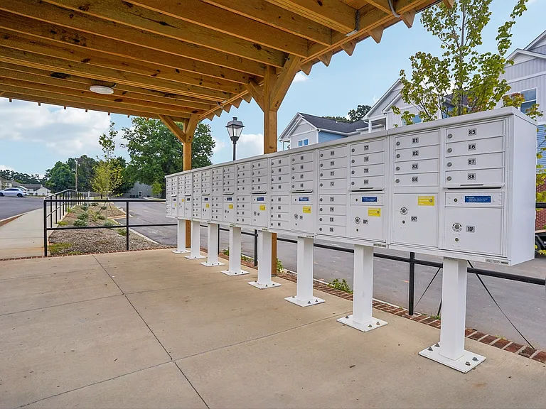 Oak Tree Apartments & Townhomes — Photo 8