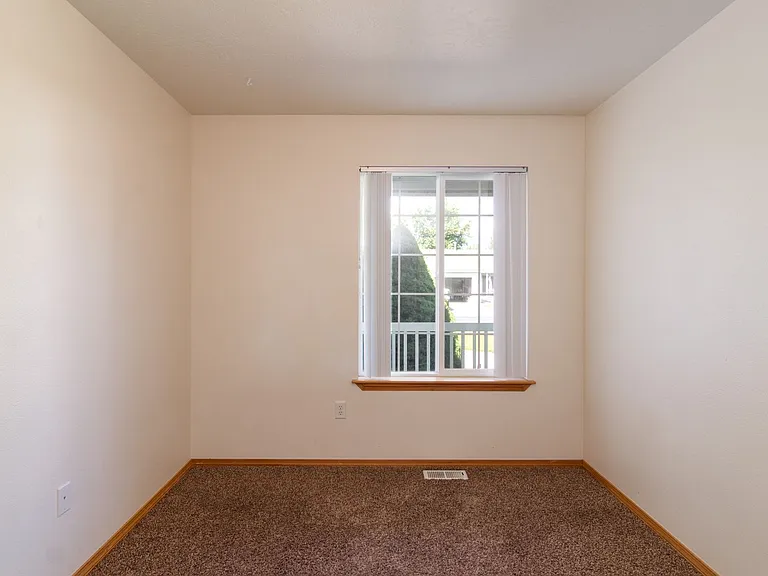 3122 Meadow Glen Ln — Photo 13
