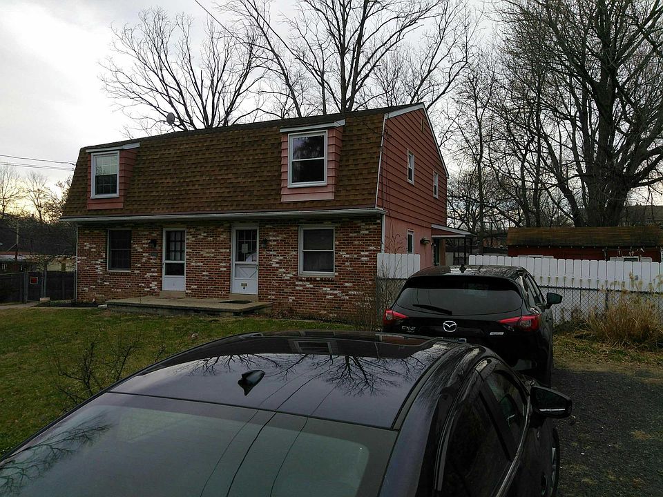 2nd image of 310 Garden Ave #A