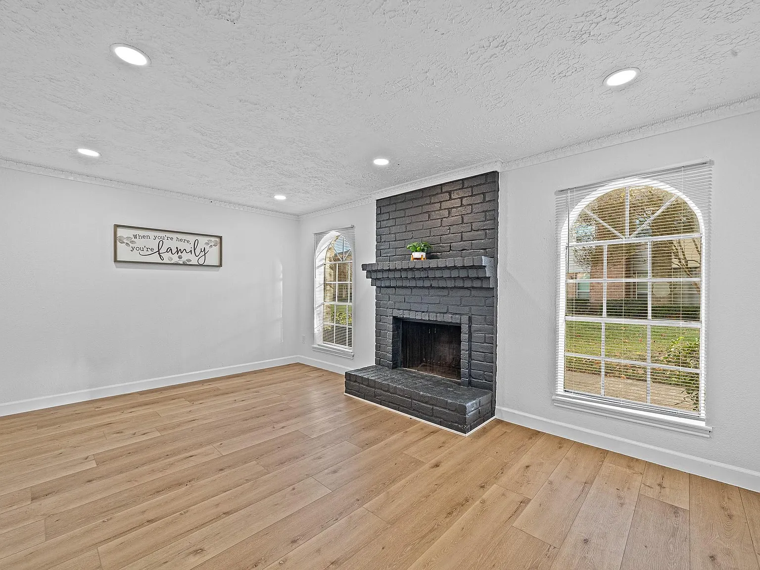 3 bed, 2.5 bath, 1574 sqft, $1,600 — Photo 3
