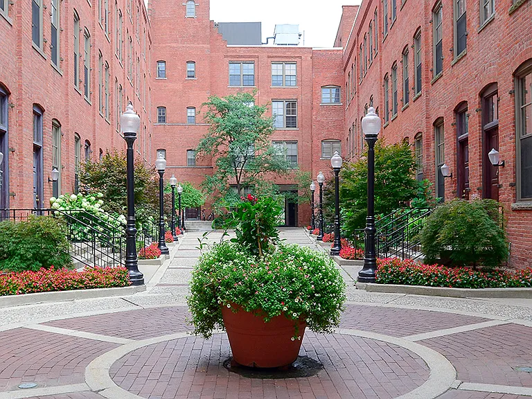 River Place Luxury Apartments — Photo 2