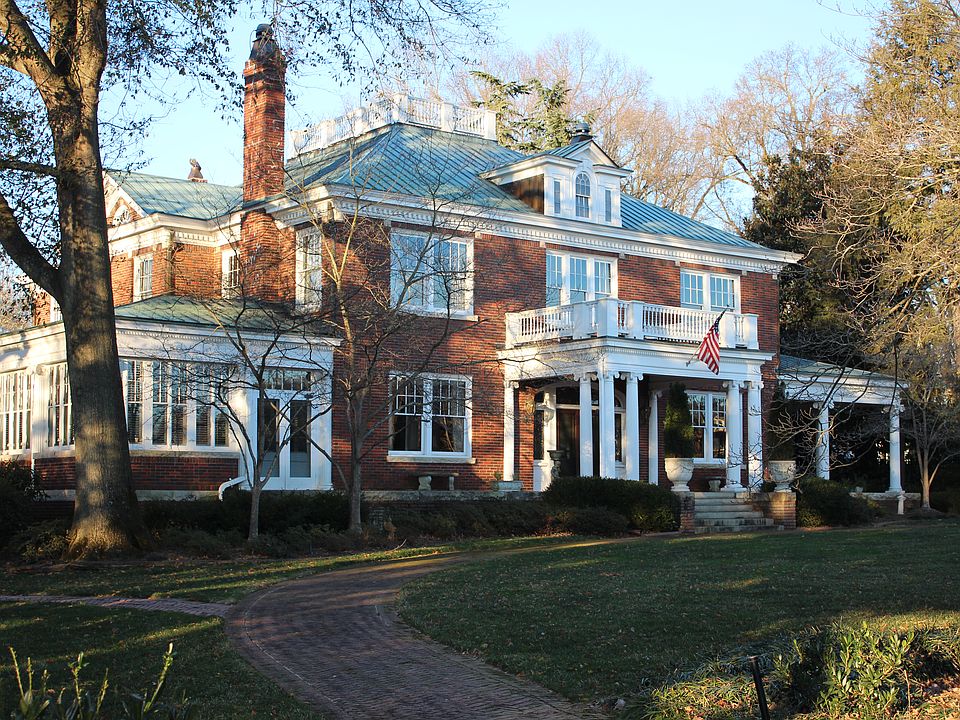 1st image of 135 N Main St