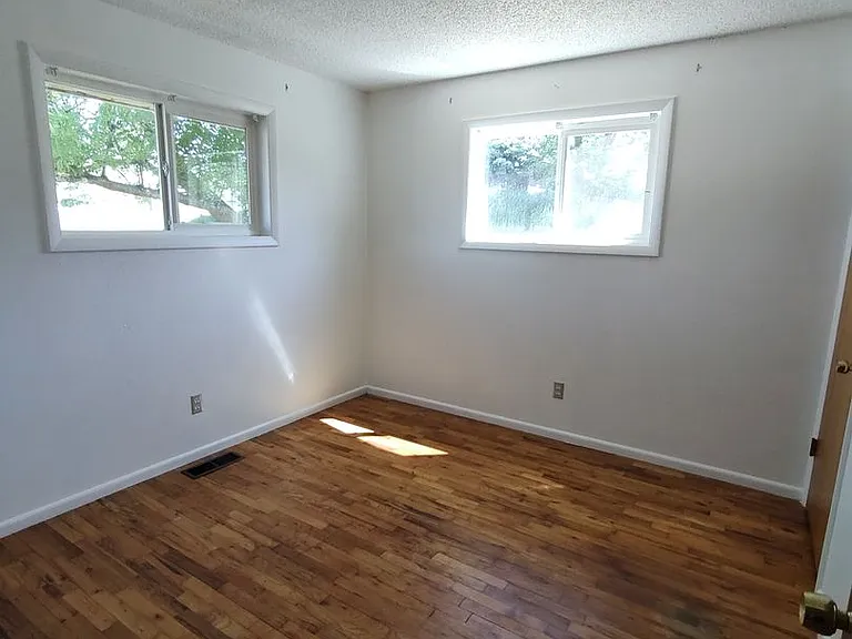 345 Cook St — Photo 4