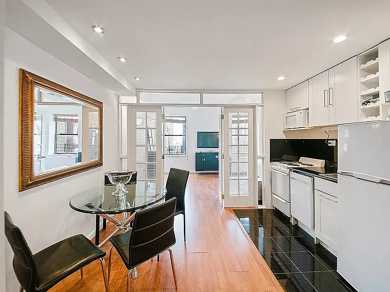 150 W 51st St #1408 — Photo 5