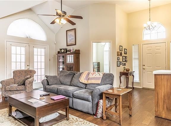 3rd image of 1514 Foxwood Dr