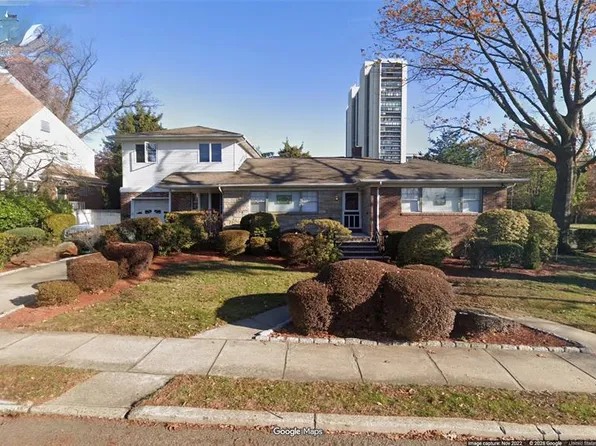 209 Tremont Ave, Fort Lee, NJ 07024