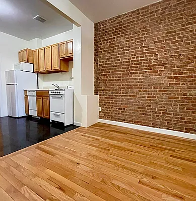 Rented by Century 21 Premier  | media 9