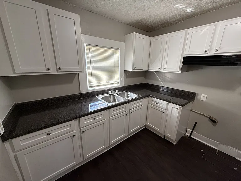 728 N Holmes St — Photo 11