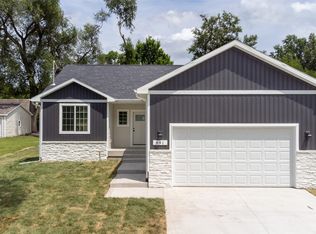 641 12th St, West Des Moines, IA 50265