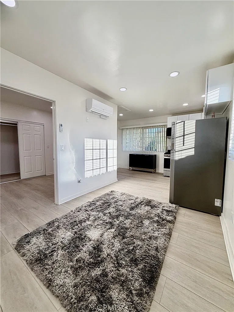 1 bed, 429 sqft, $2,100 — Photo 4