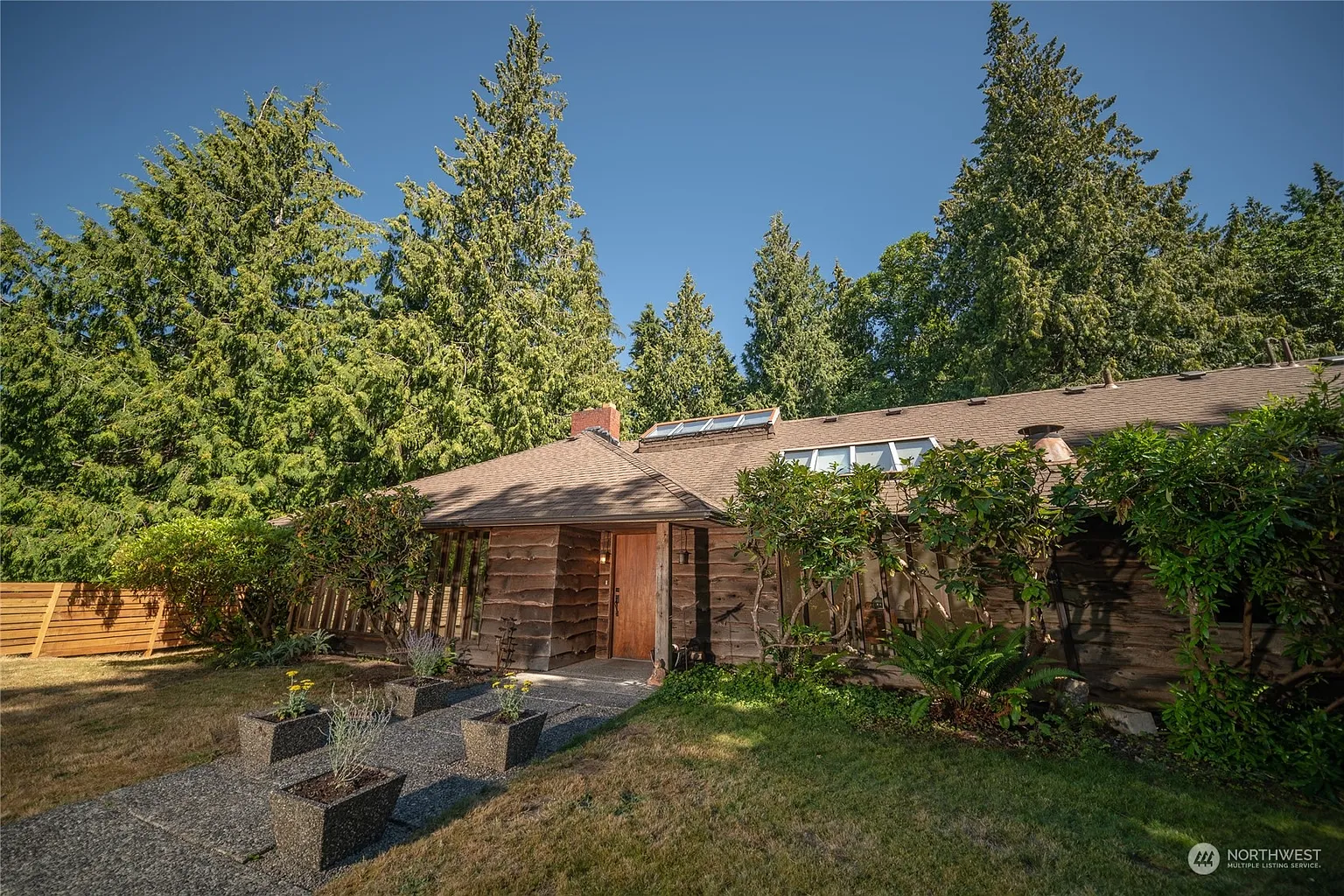 1452 Lowe Avenue photo 1