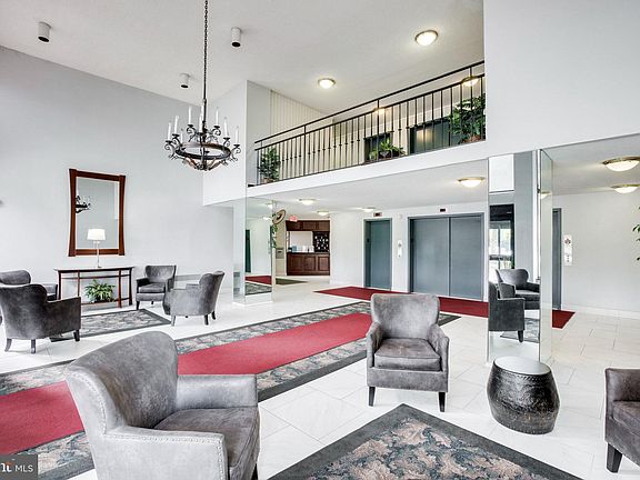 3rd image of 2059 Huntington Ave APT 211