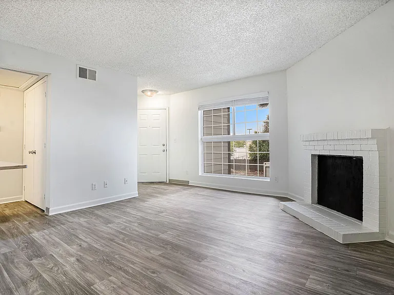 Oakdale Springs Apartments — Photo 5