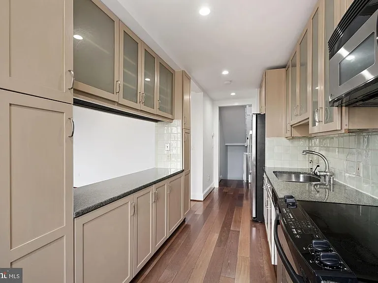 1675 Wisconsin Ave NW — Photo 4