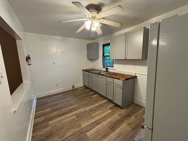 655 Beatty Rd — Photo 16
