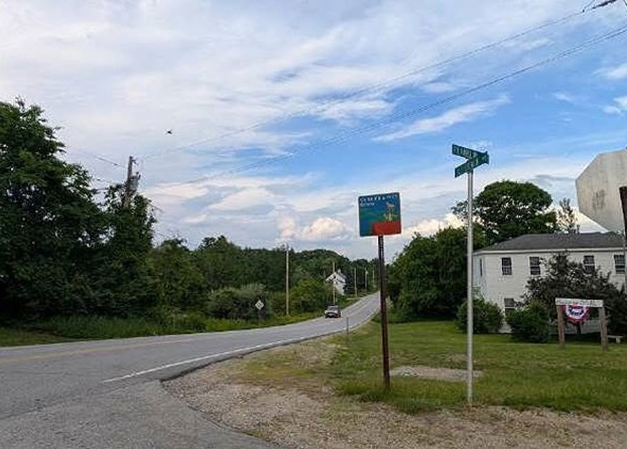 Exterior Neighborhood (street photo)